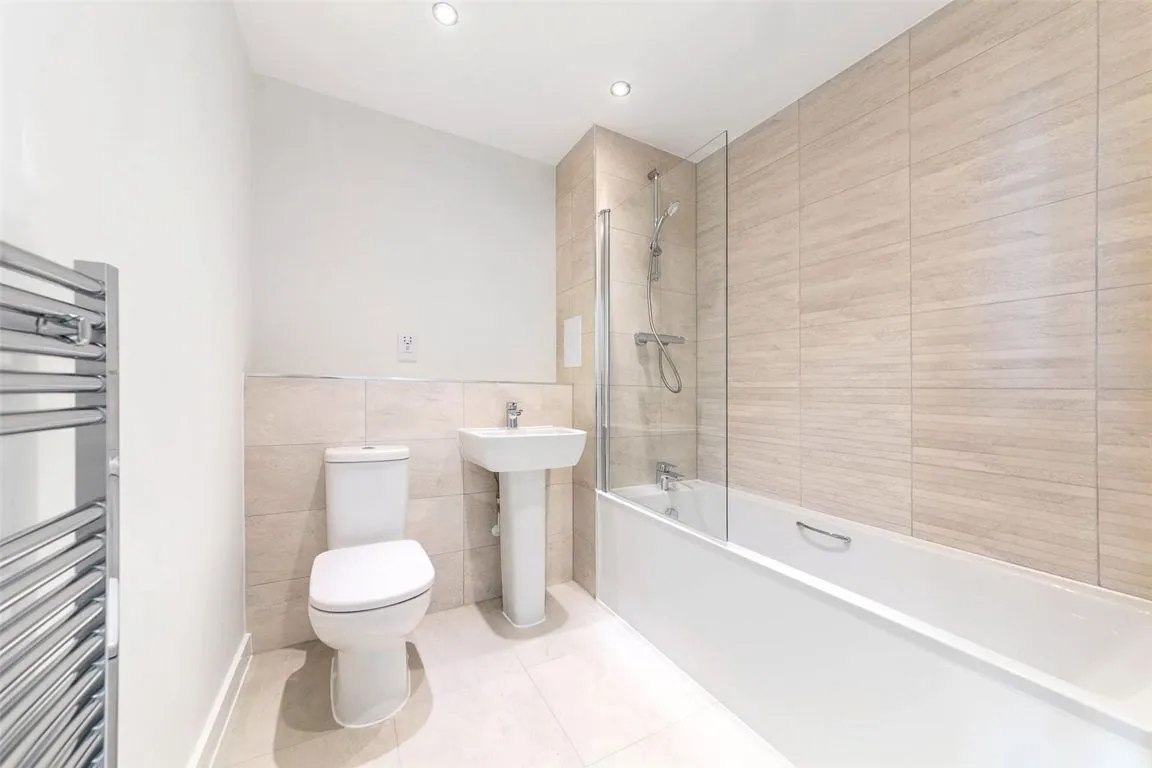 Lakeside Drive, Ealing, photo 14
