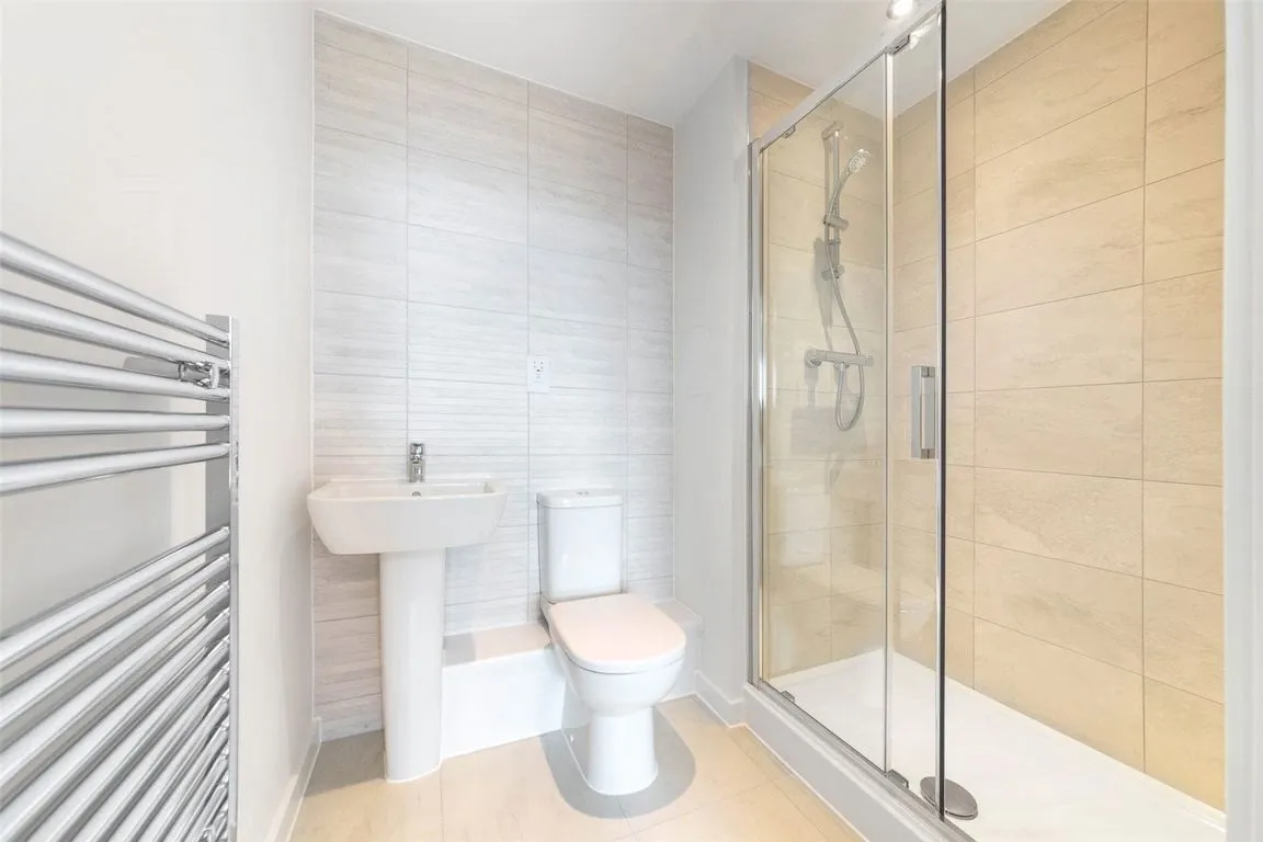 Lakeside Drive, Ealing, photo 13