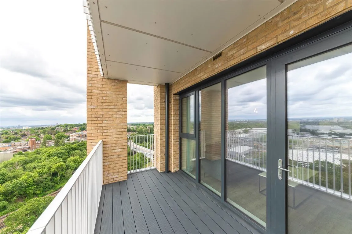 Lakeside Drive, Ealing, photo 7
