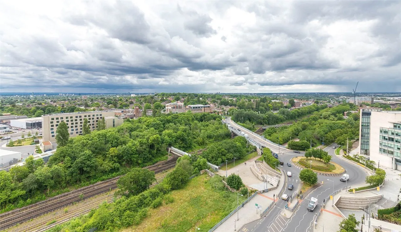 Lakeside Drive, Ealing, photo 15