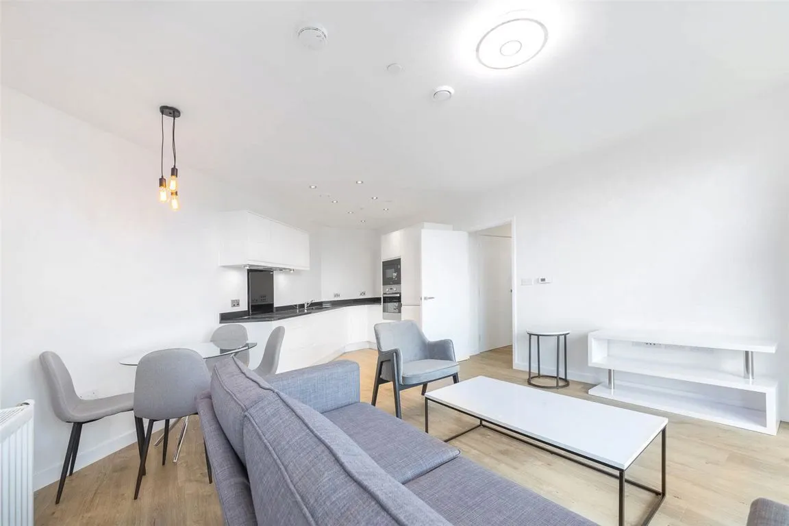 Lakeside Drive, Ealing, photo 4