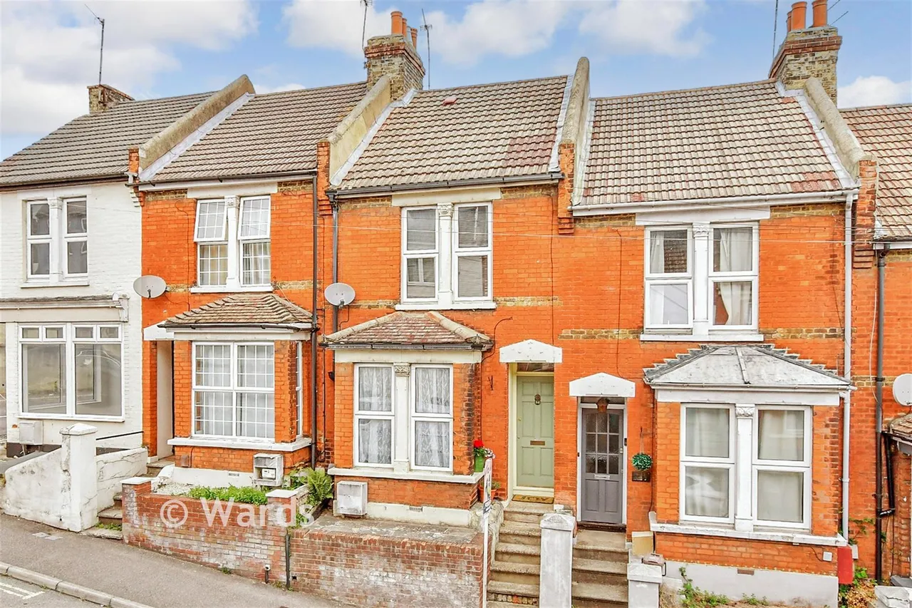 2 bed house for sale, Cecil Road, Rochester, ME1