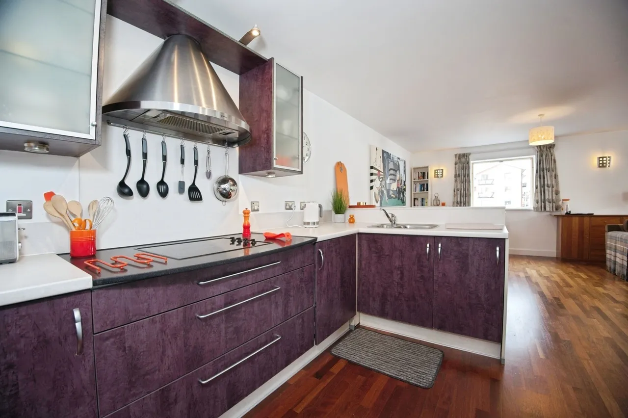 Henke Court, Cardiff, CF10, photo 2