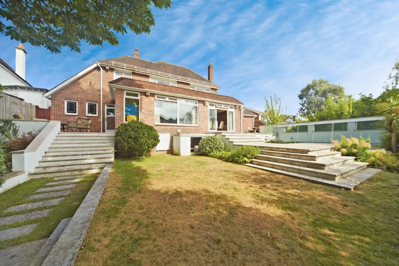 4 bed house for sale — Russell Hill, Purley, CR8