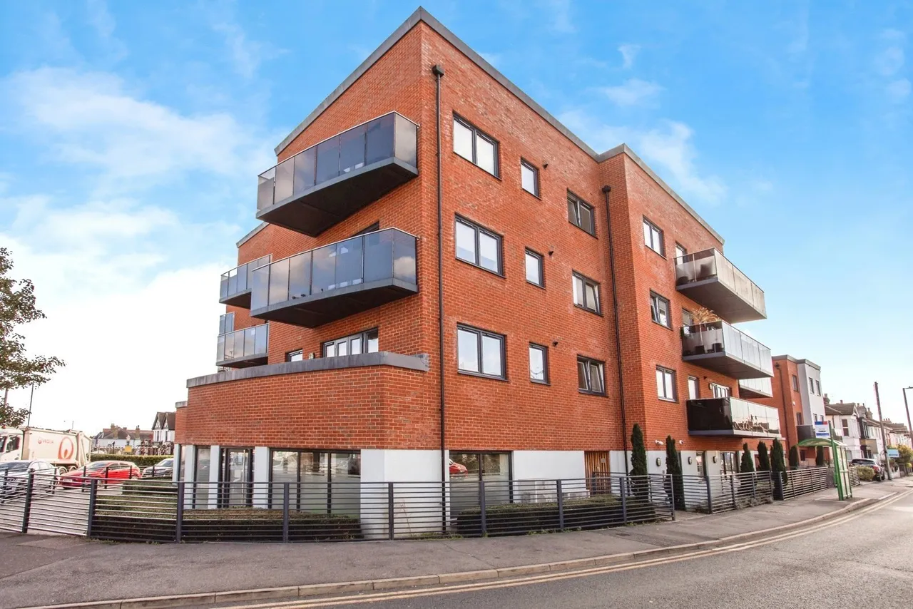2 bed flat for sale — Cranleigh Drive, Leigh-on-Sea, Essex, SS9