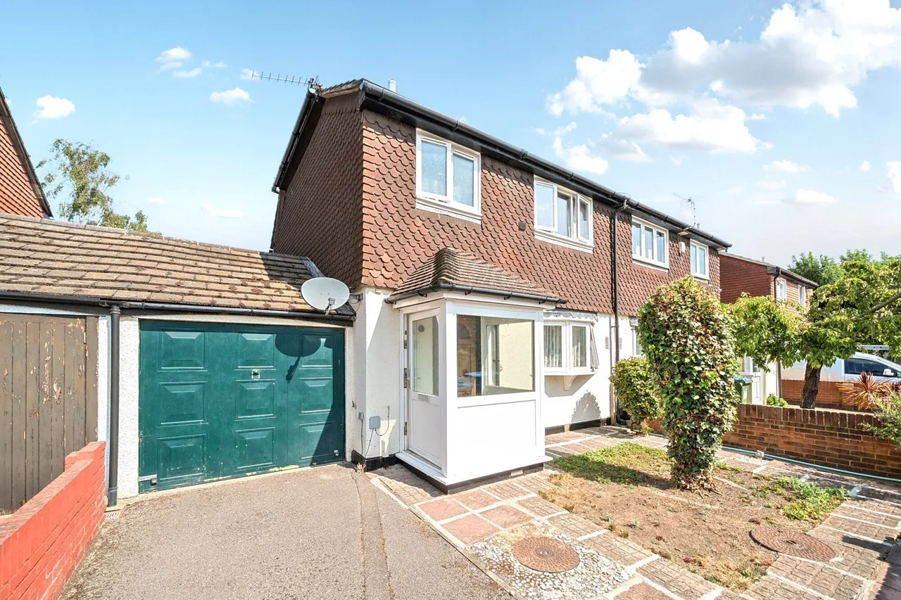 3 bed house for sale — Campion Place, SE28
