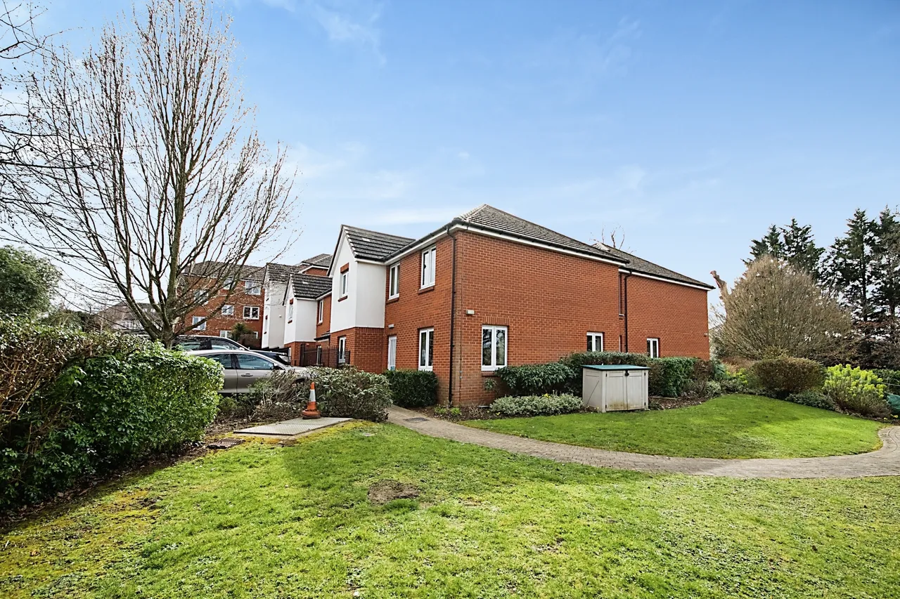 Winchmore Hill Road, London, N21, photo 3