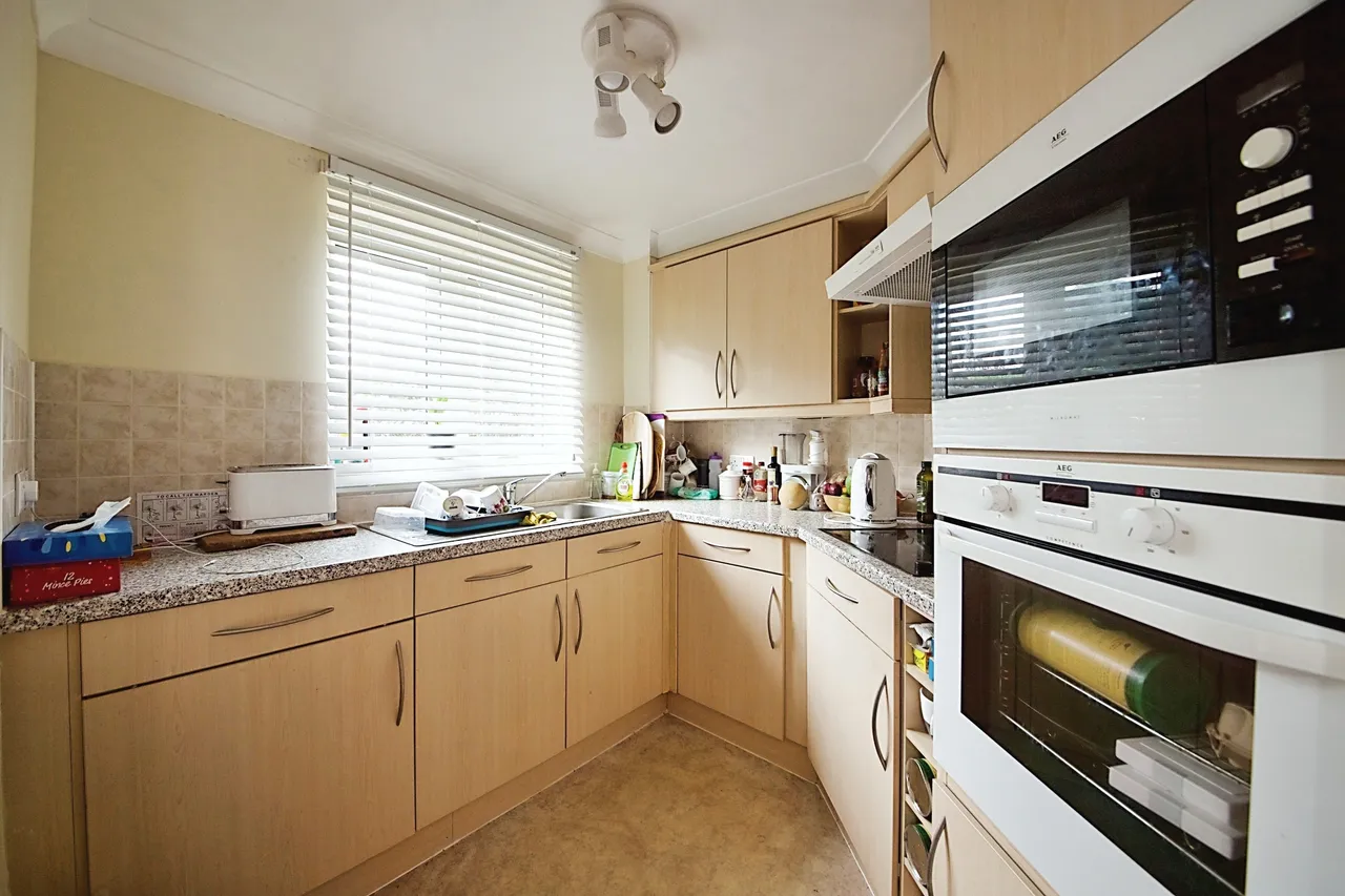 Winchmore Hill Road, London, N21, photo 9