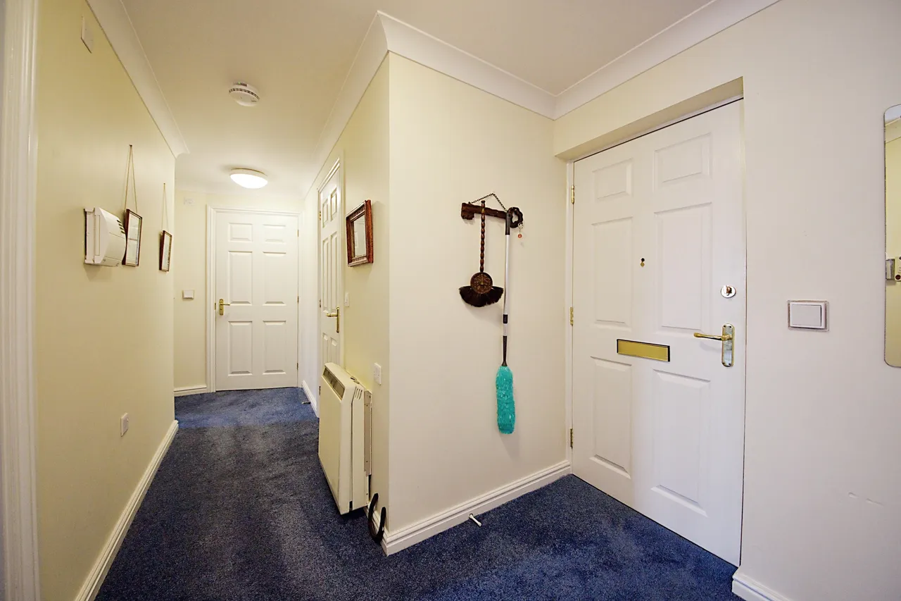 Winchmore Hill Road, London, N21, photo 10