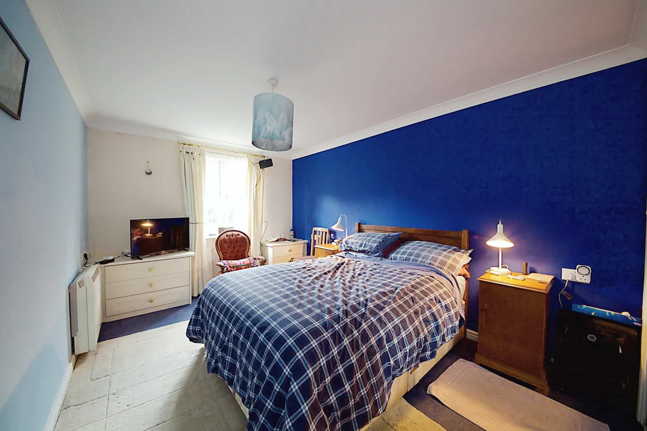 Winchmore Hill Road, London, N21, photo 15