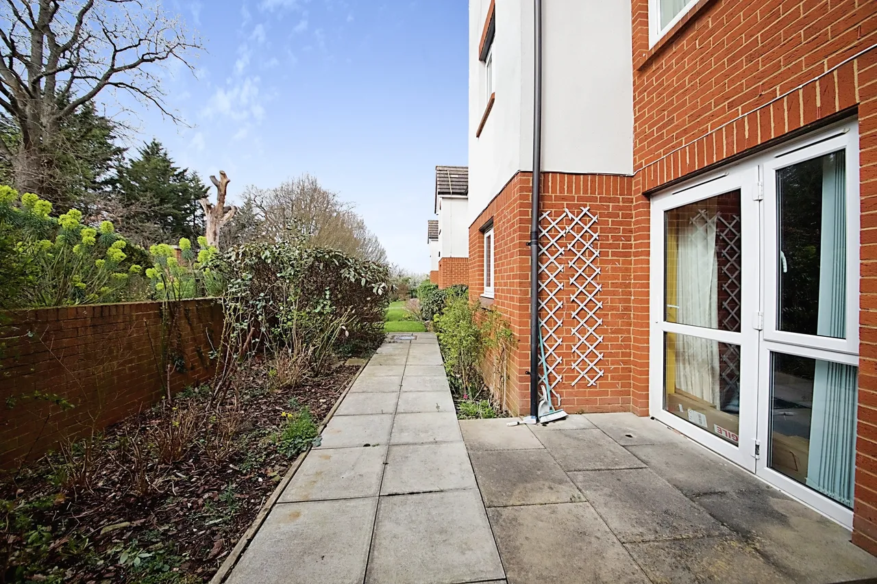 Winchmore Hill Road, London, N21, photo 4
