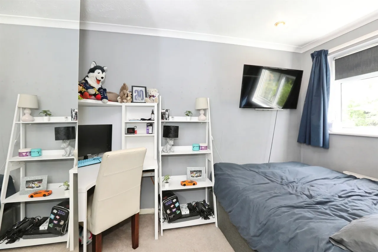Merlin Way, East Grinstead, RH19, photo 16