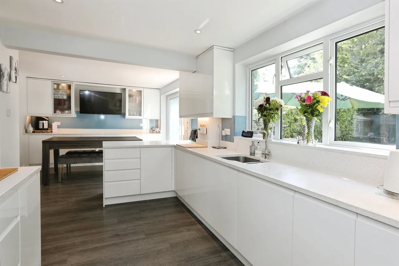 Merlin Way, East Grinstead, RH19, photo 2