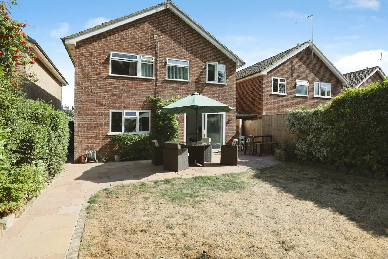 Merlin Way, East Grinstead, RH19, photo 10