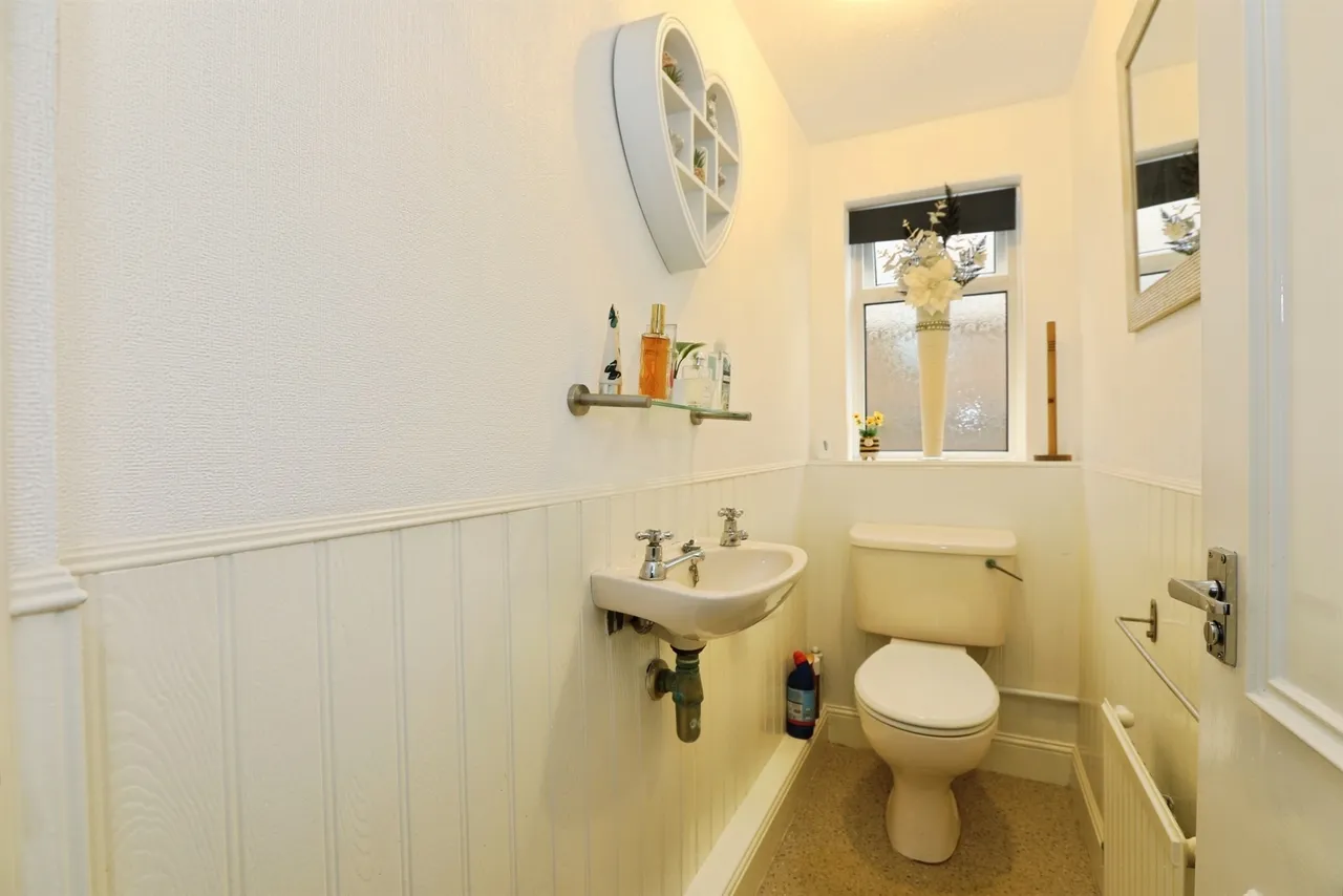 Merlin Way, East Grinstead, RH19, photo 7
