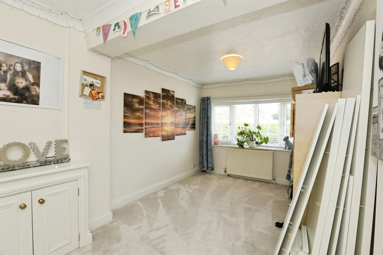 Merlin Way, East Grinstead, RH19, photo 6