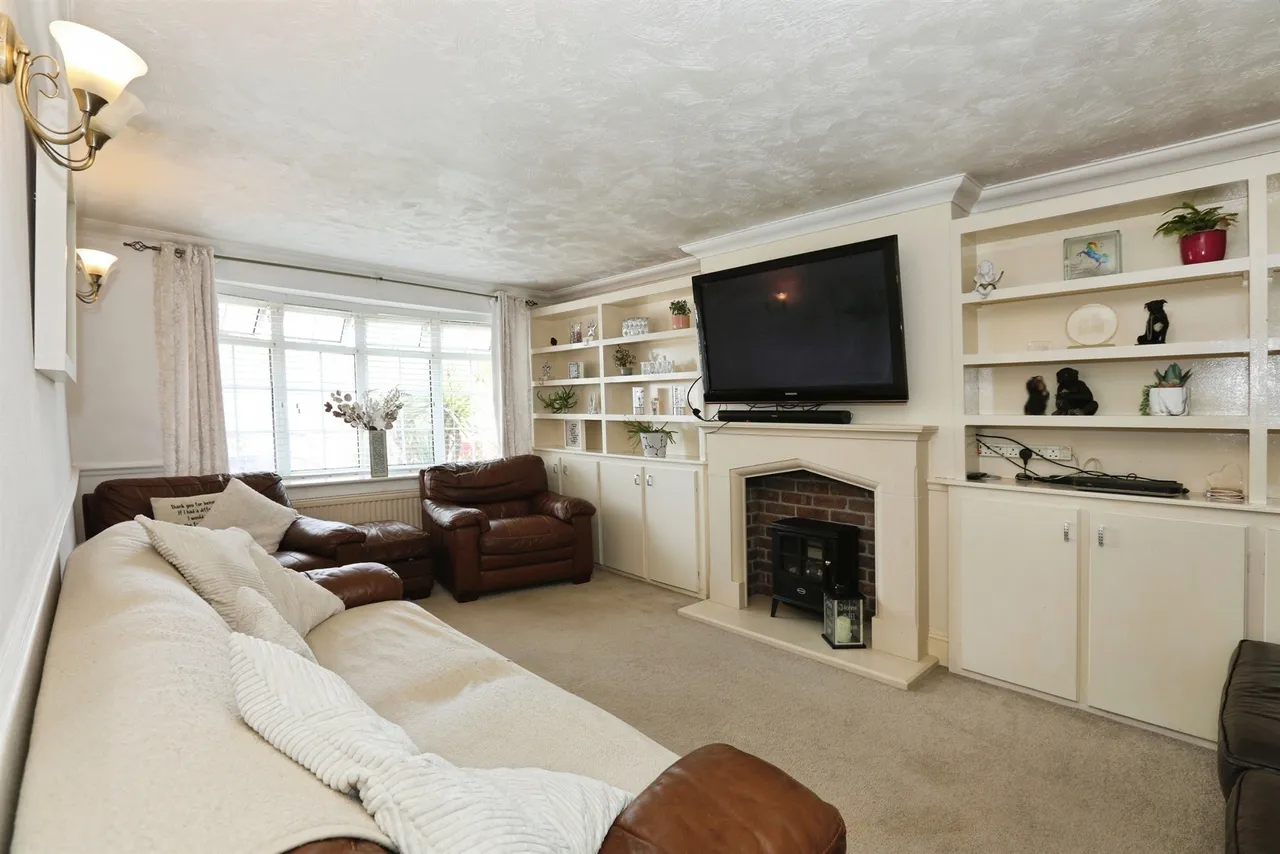 Merlin Way, East Grinstead, RH19, photo 4