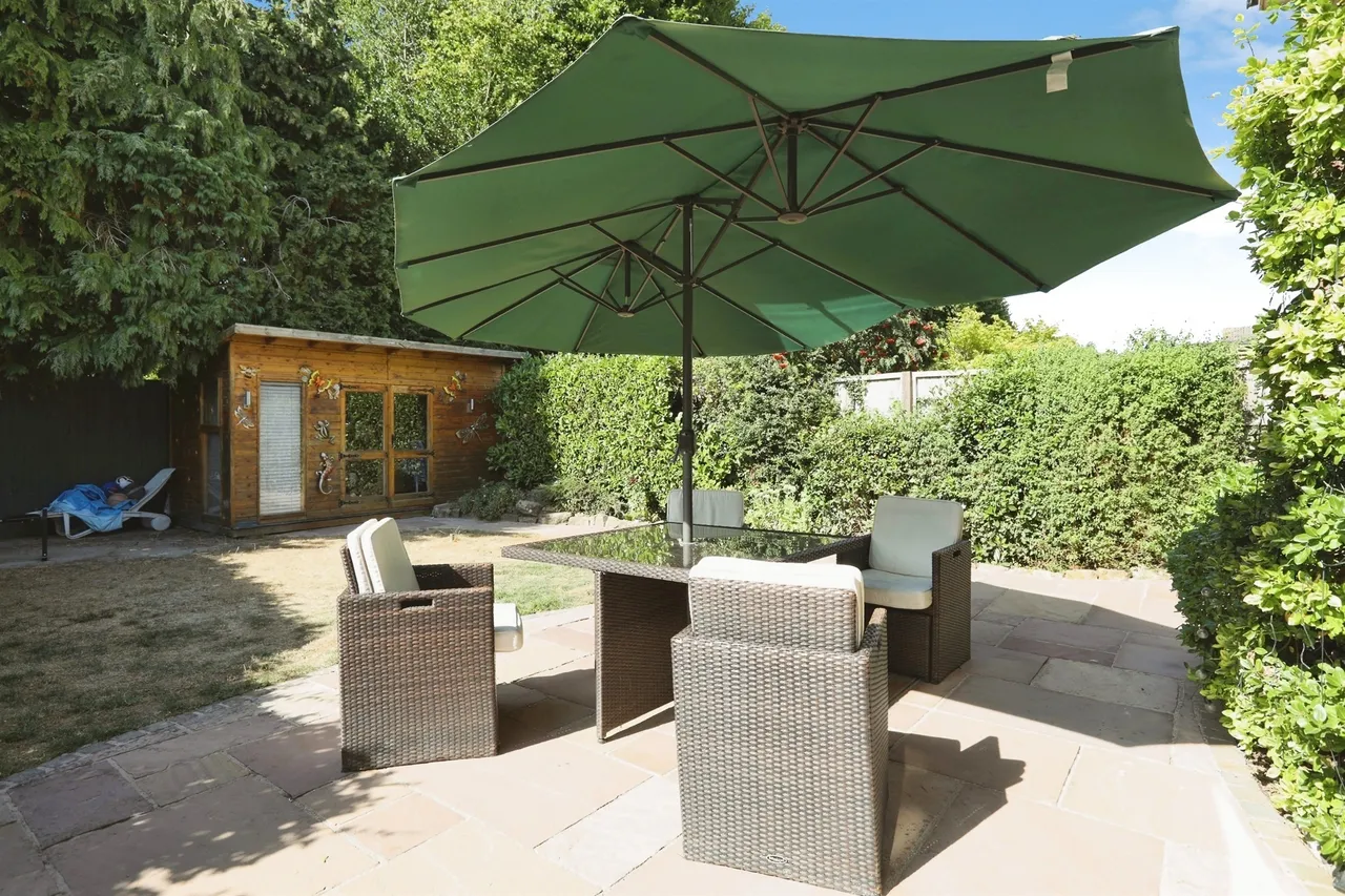 Merlin Way, East Grinstead, RH19, photo 9