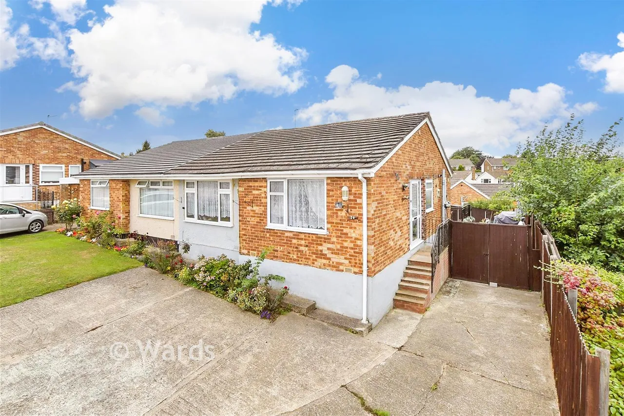 2 bed house for sale, Park Way, Coxheath, ME17