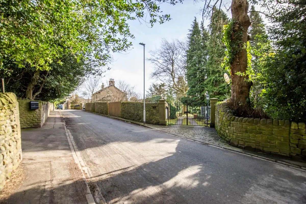 Gilstead Lane, Bingley, BD16, photo 3