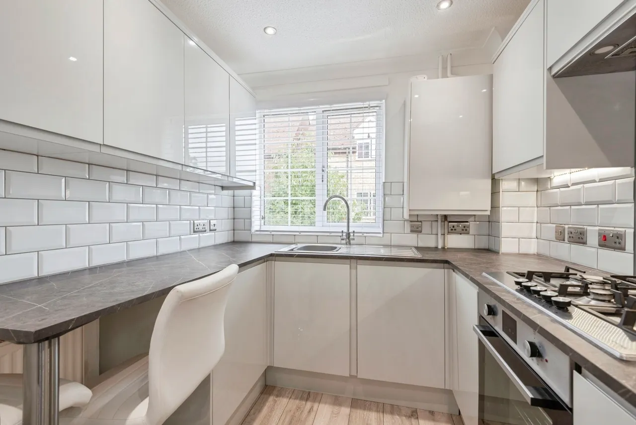 St. Francis Court, Shefford, Bedfordshire, SG17, photo 11