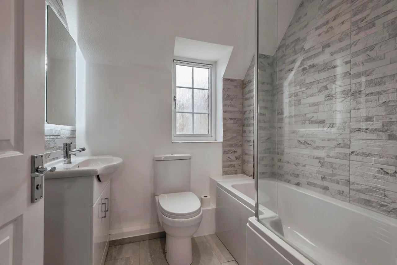 St. Francis Court, Shefford, Bedfordshire, SG17, photo 5