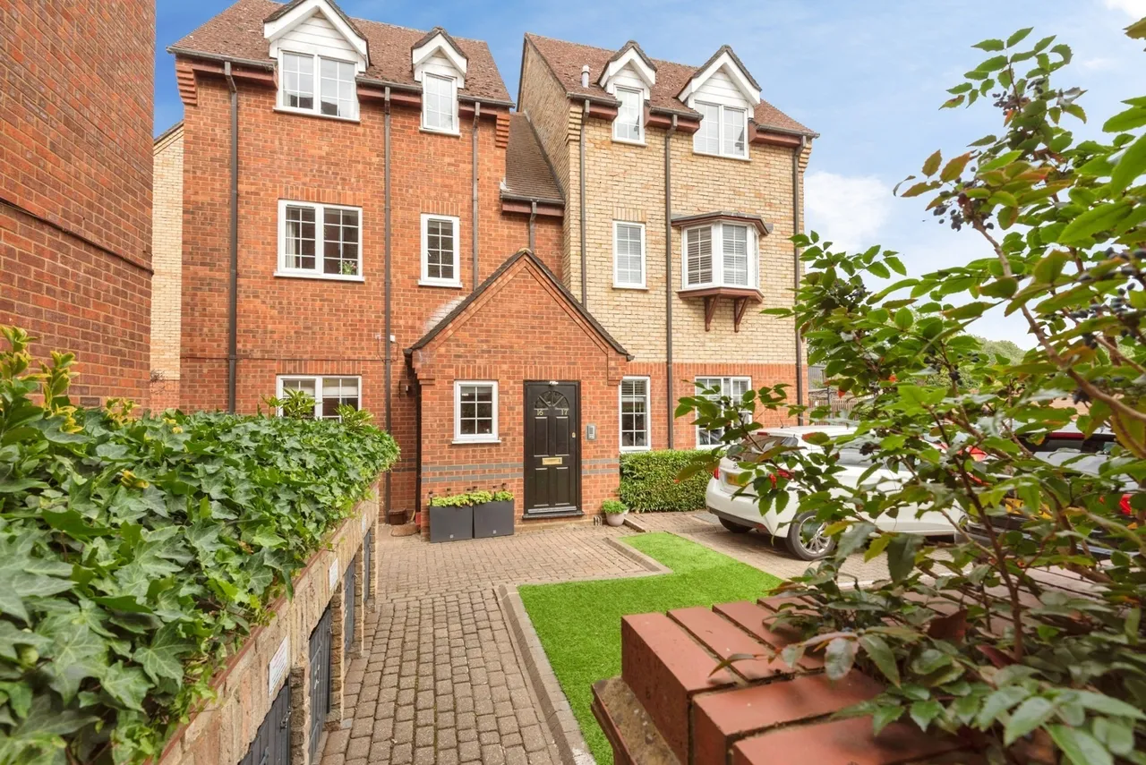 2 bed flat for sale — St. Francis Court, Shefford, Bedfordshire, SG17