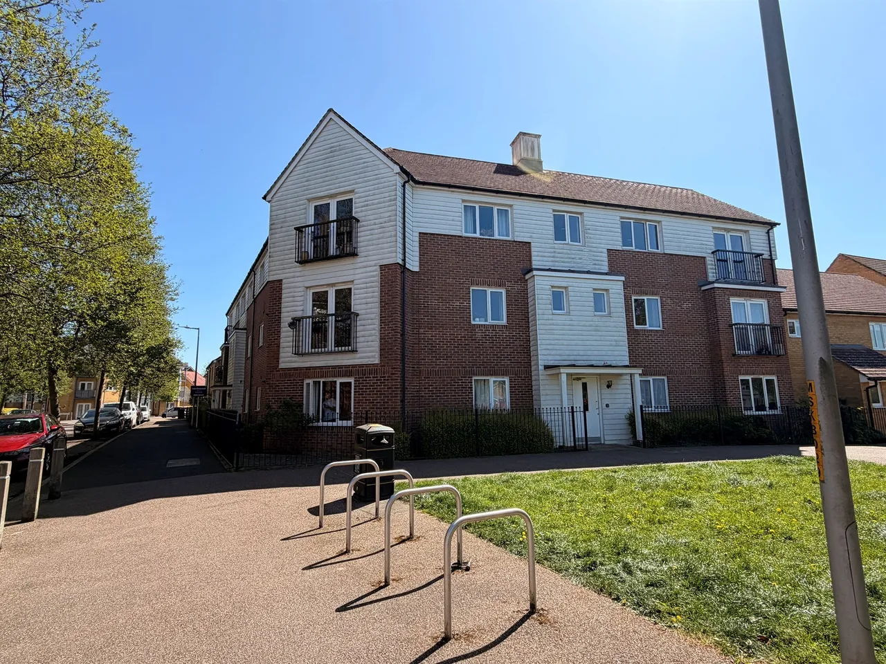 1 bed flat for sale — Sir Henry Brackenbury Road, Ashford