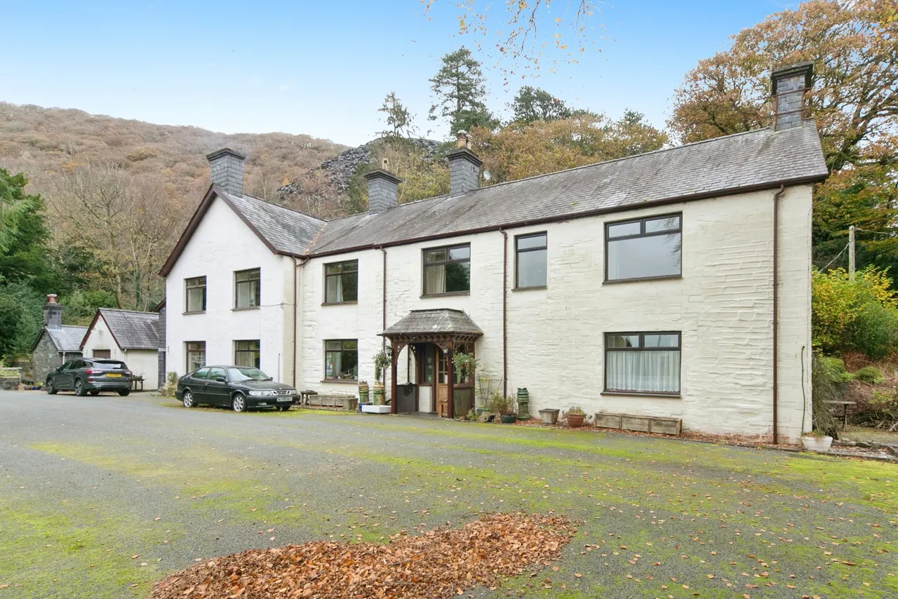 10 bed house for sale, Llanberis, Caernarfon, LL55
