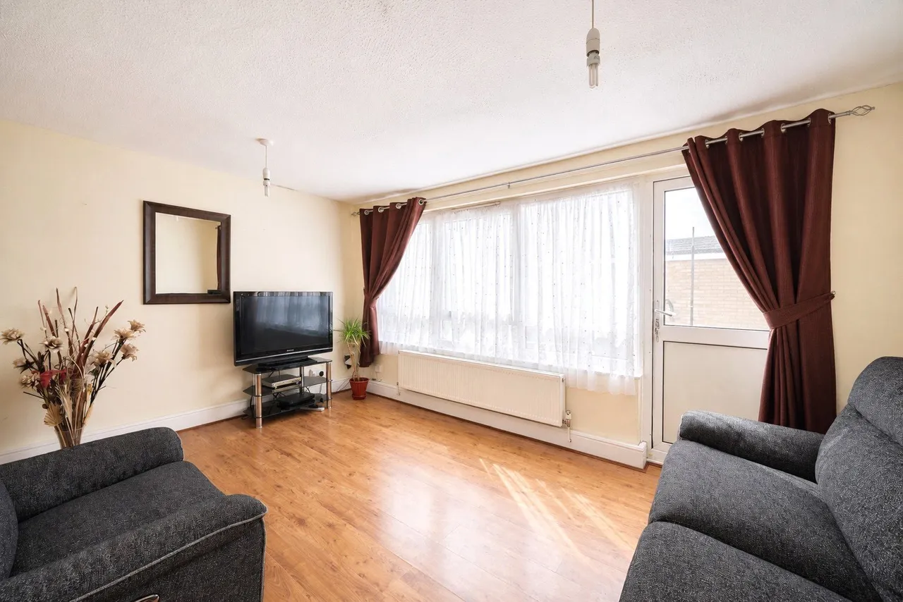 Gawsworth Close, Stratford, London, E15, photo 2