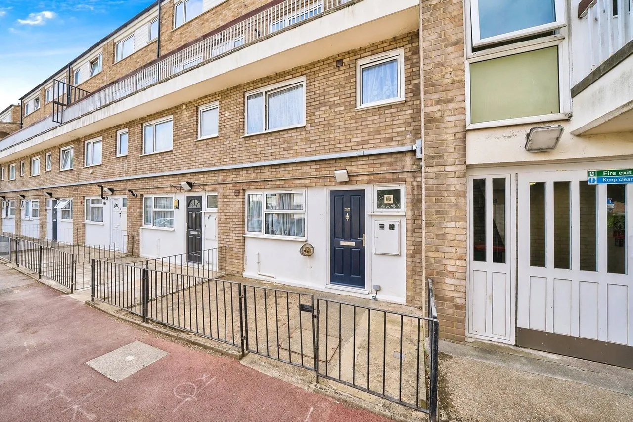 3 bed flat for sale — Gawsworth Close, Stratford, London, E15