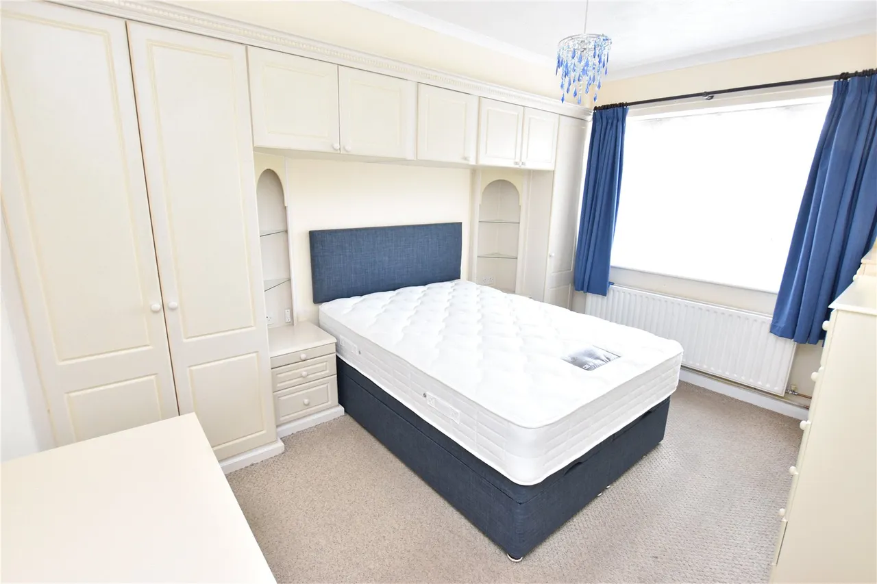 Woodcot Gardens, Farnborough, Hampshire, GU14 9RD, photo 8