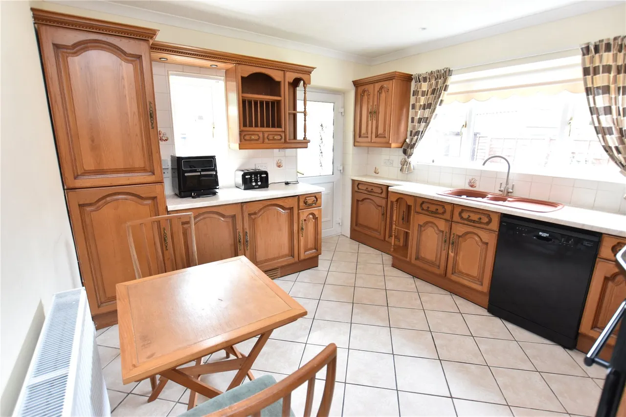 Woodcot Gardens, Farnborough, Hampshire, GU14 9RD, photo 6