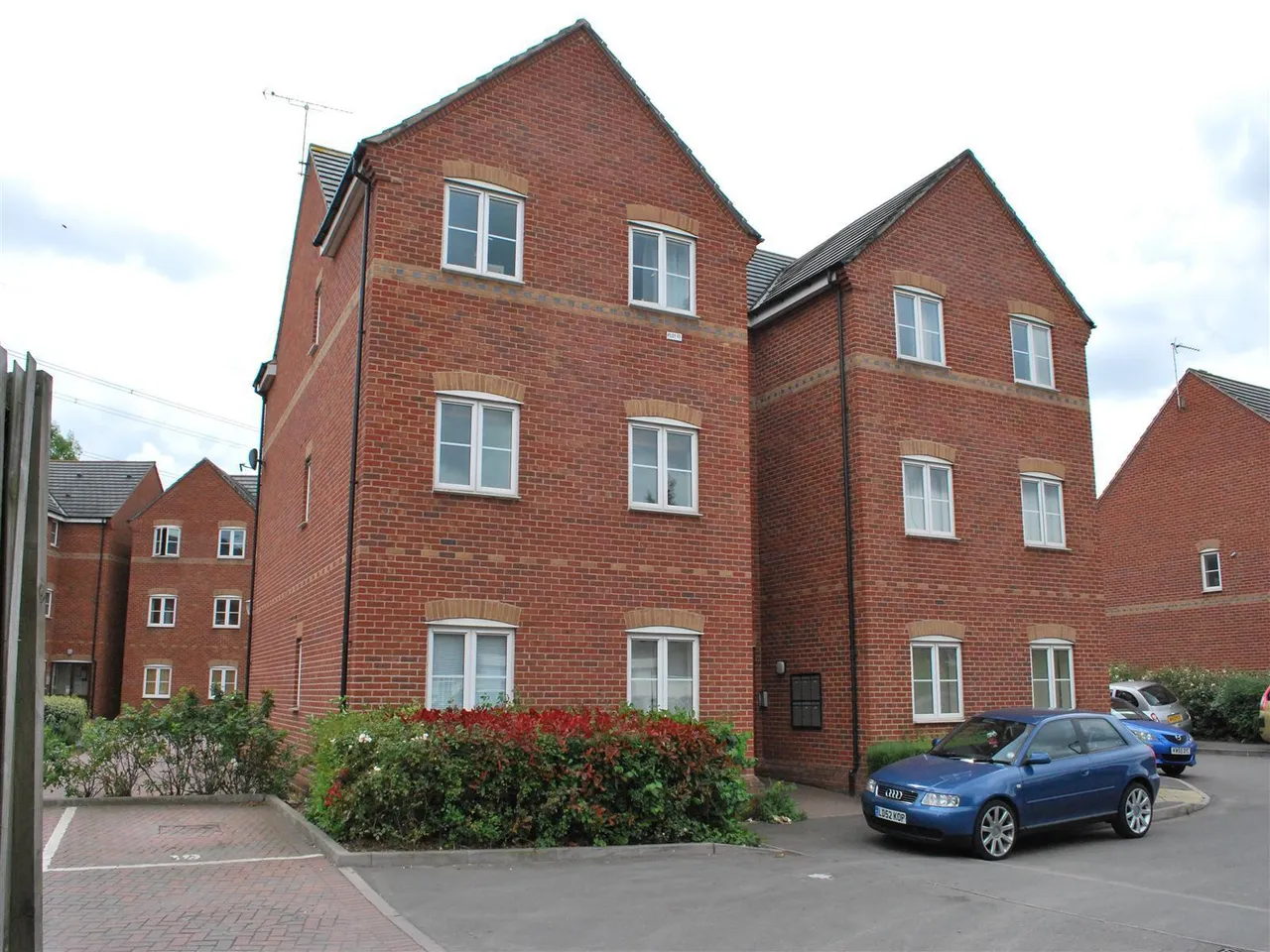 2 bed flat to rent, Coney Lane, Longford, CV6