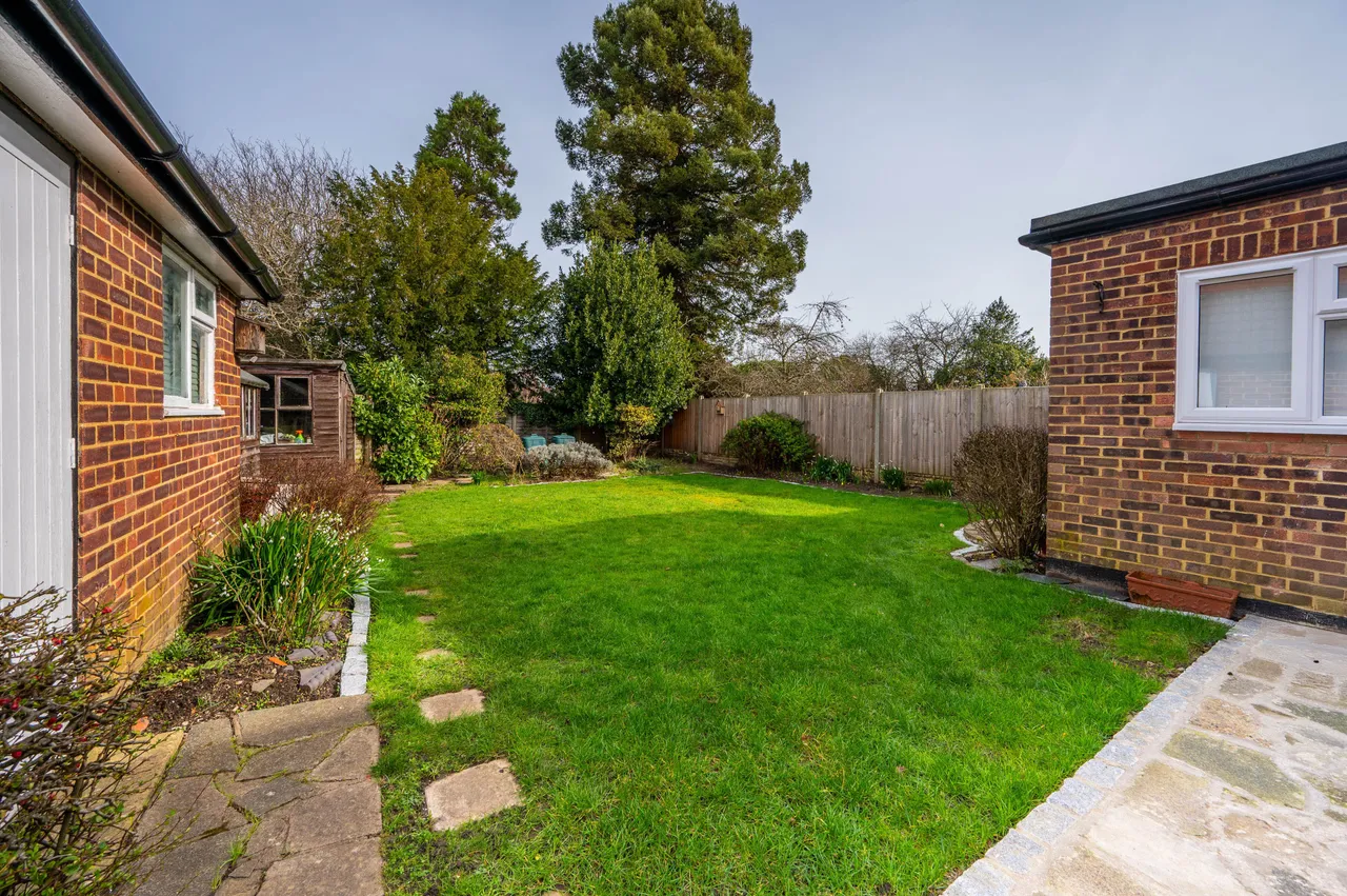 Woking, GU22, photo 3