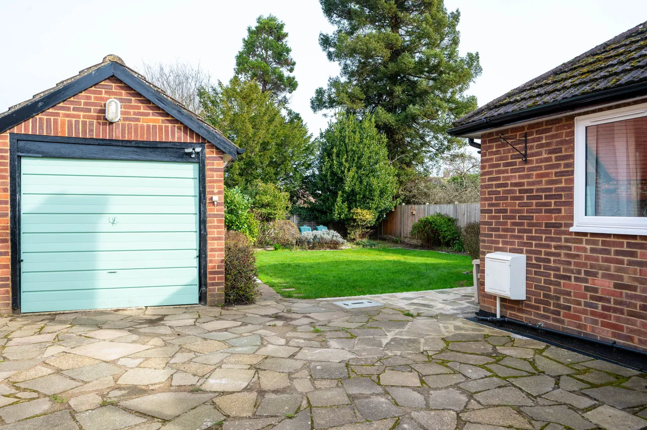 Woking, GU22, photo 6