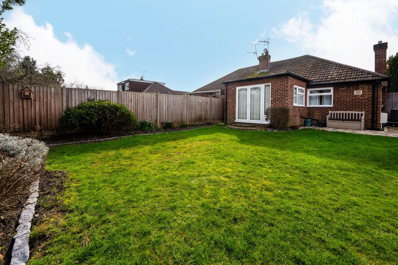 Woking, GU22, photo 4