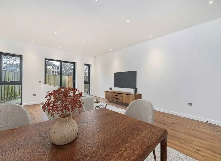 Gunnersbury Mews, Chiswick, W4, photo 2