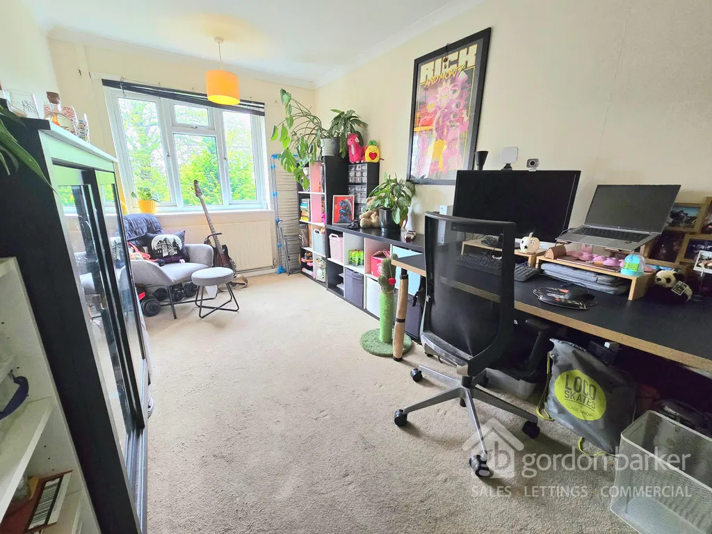 Queens Court, Bournemouth, Charminster Road, BH8 9SF, photo 4