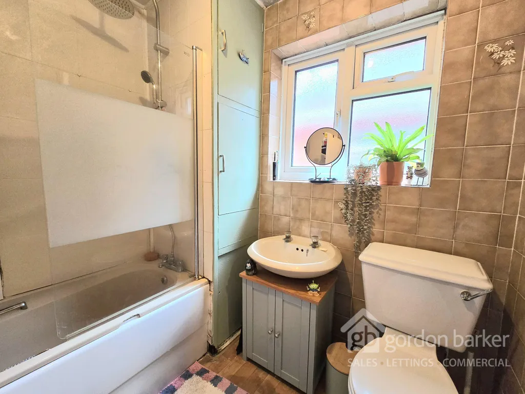 Queens Court, Bournemouth, Charminster Road, BH8 9SF, photo 14