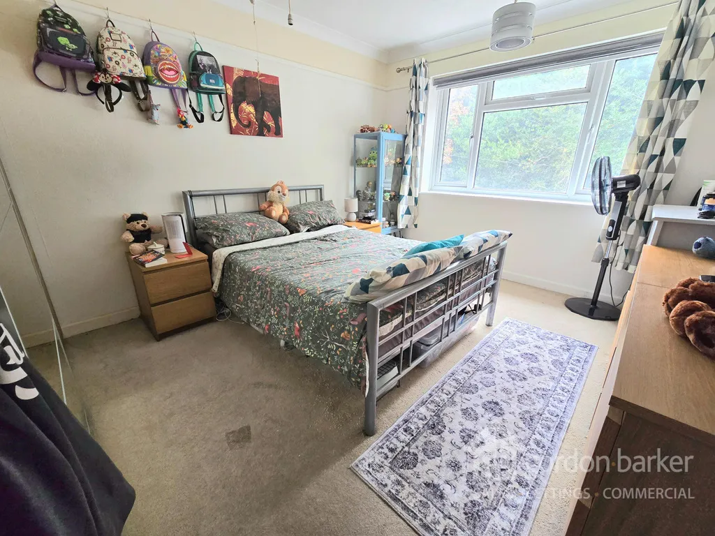 Queens Court, Bournemouth, Charminster Road, BH8 9SF, photo 3
