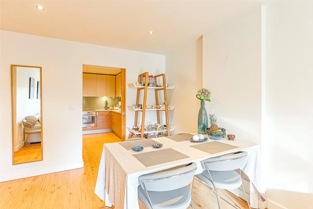 1 bed flat for sale, Heritage Avenue, Beaufort Park, NW9