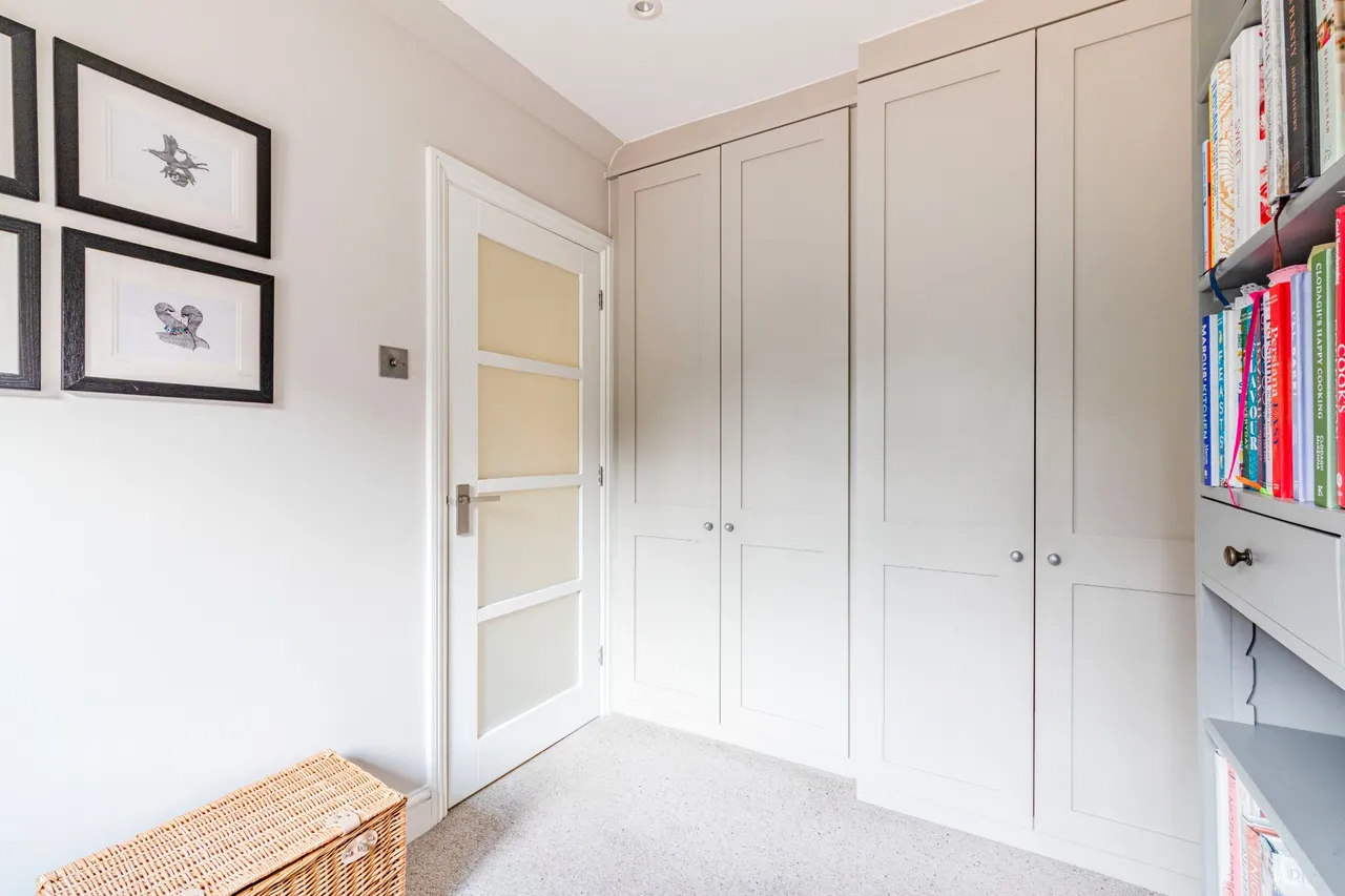 Blackdown Avenue, Pyrford, GU22, photo 37