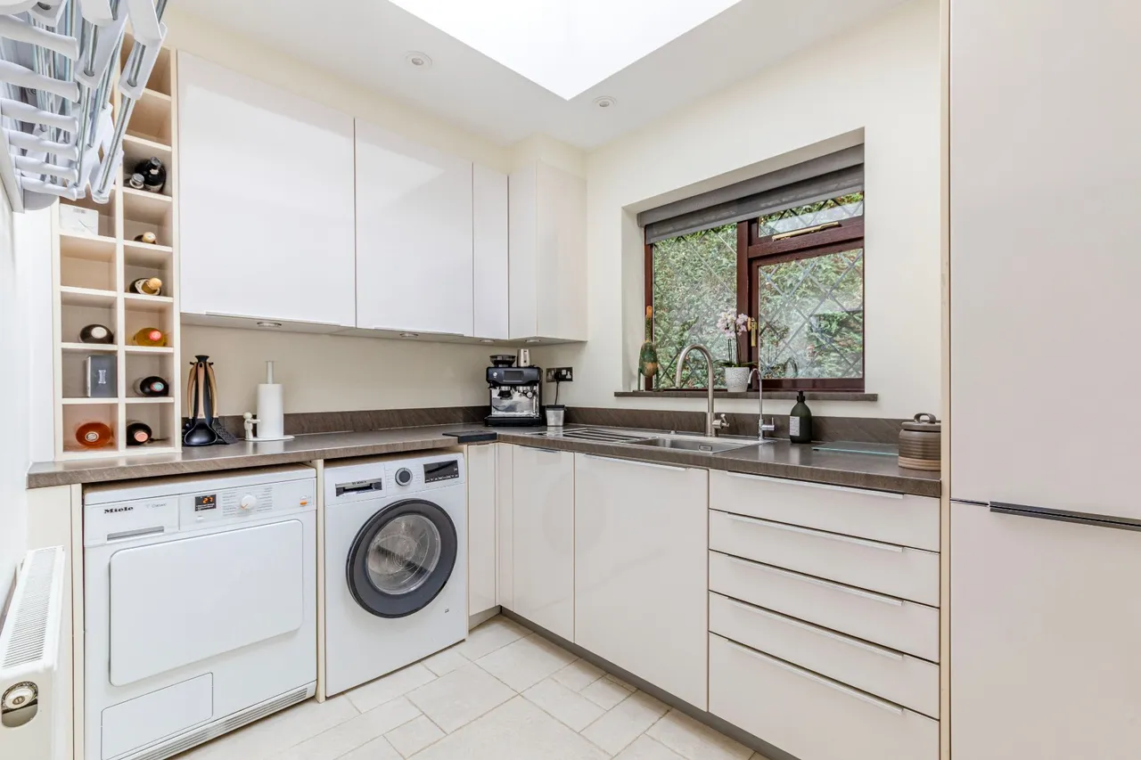 Blackdown Avenue, Pyrford, GU22, photo 19