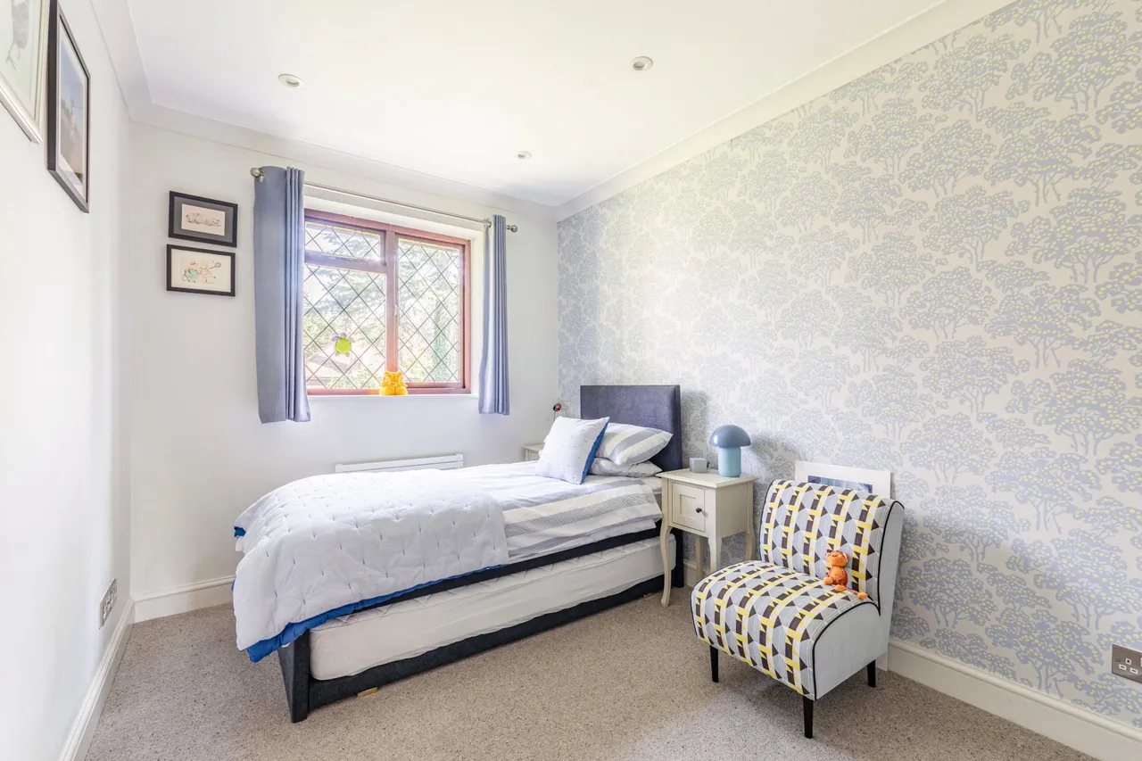 Blackdown Avenue, Pyrford, GU22, photo 32