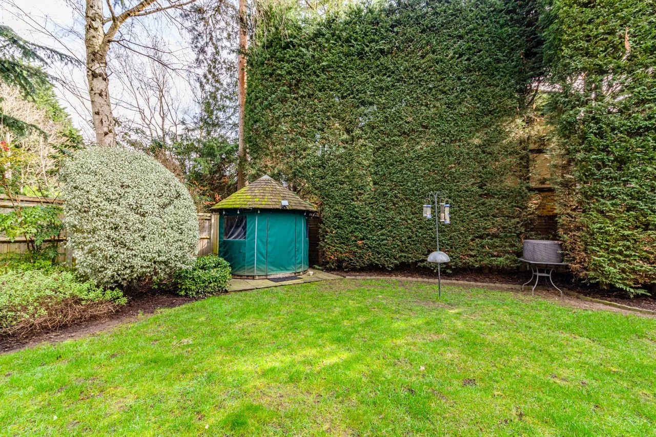 Blackdown Avenue, Pyrford, GU22, photo 39