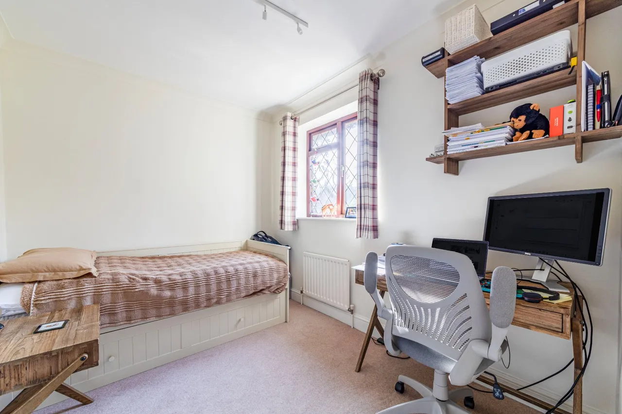 Blackdown Avenue, Pyrford, GU22, photo 35