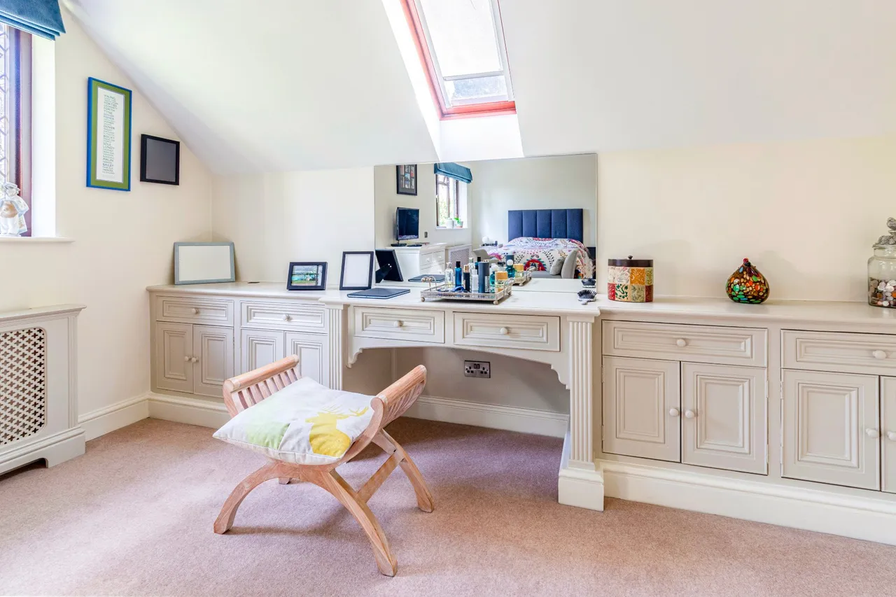 Blackdown Avenue, Pyrford, GU22, photo 23