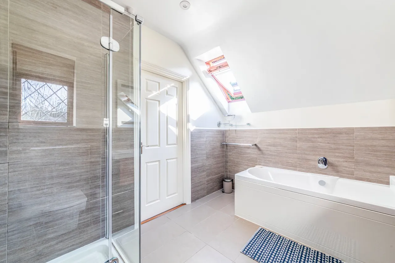 Blackdown Avenue, Pyrford, GU22, photo 24