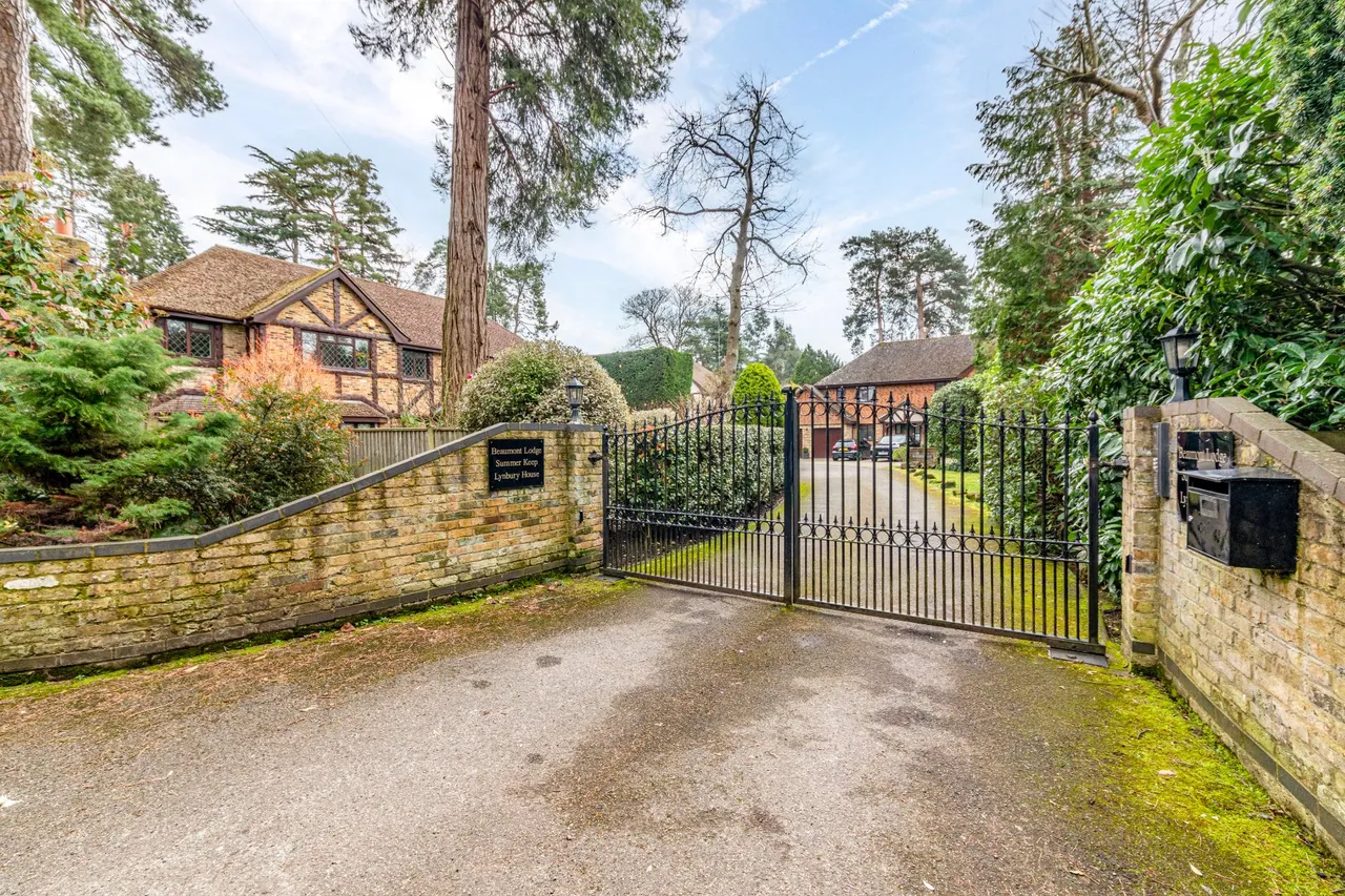 Blackdown Avenue, Pyrford, GU22, photo 42